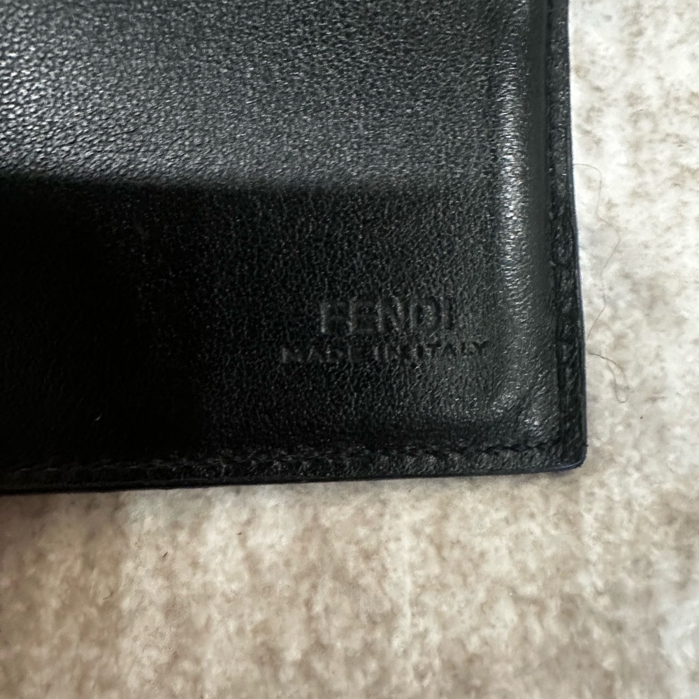 ✨💎NWOT💎✨ Men’s FENDI Bi-fold Wallet w/ Dustbag and gift. - Picture 3 of 7
